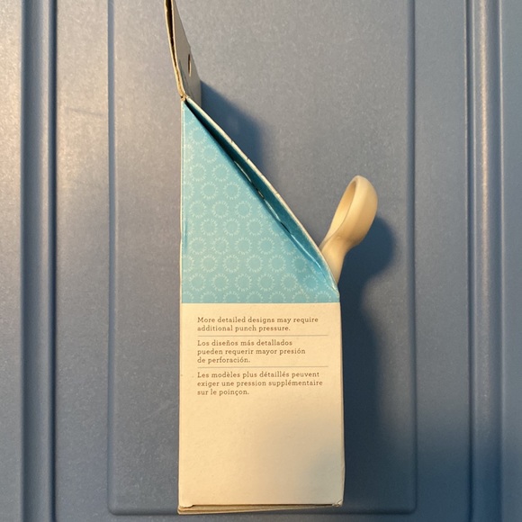 Martha Stewart Crafts GEOMETRIC MEDALLION Border Deep Edge Paper Punch NEW - Picture 4 of 5